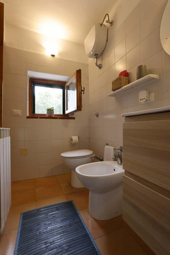 Bathroom 3, Agriturismo Casale Le Crete, Viterbo