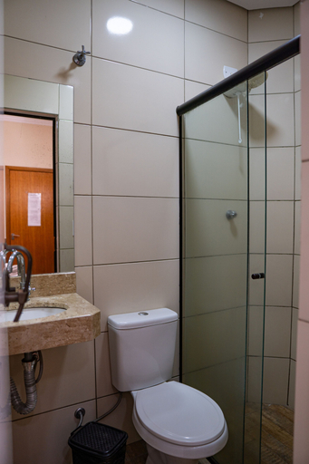 Bathroom 4, Hotel Nixon, Itaí