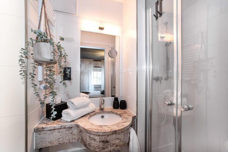 Bathroom 3, Hotel Fuchs Saarbrucken, Regionalverband Saarbrücken