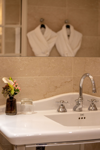 Bathroom 4, West end Paris, Paris