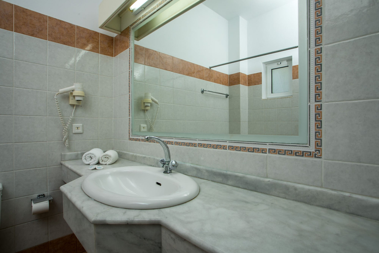 Bathroom 5, Lambis Studios & Apartments, South Aegean