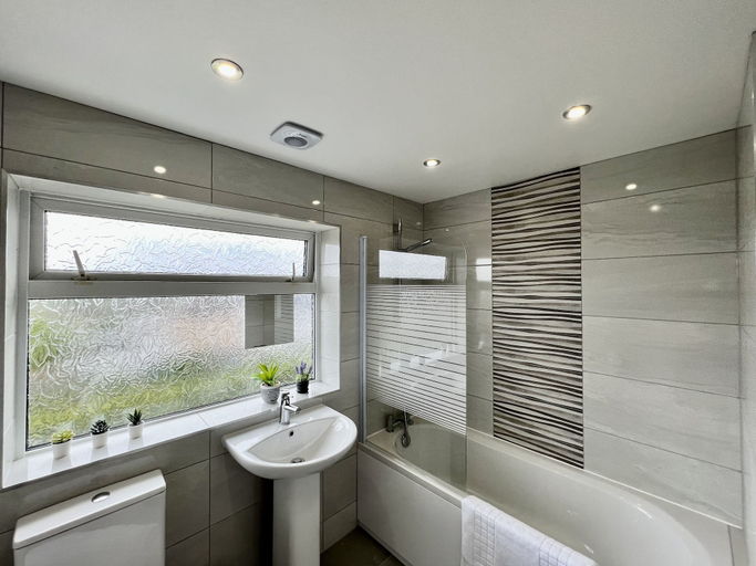 Bathroom 3, Havenwood House, Nottingham