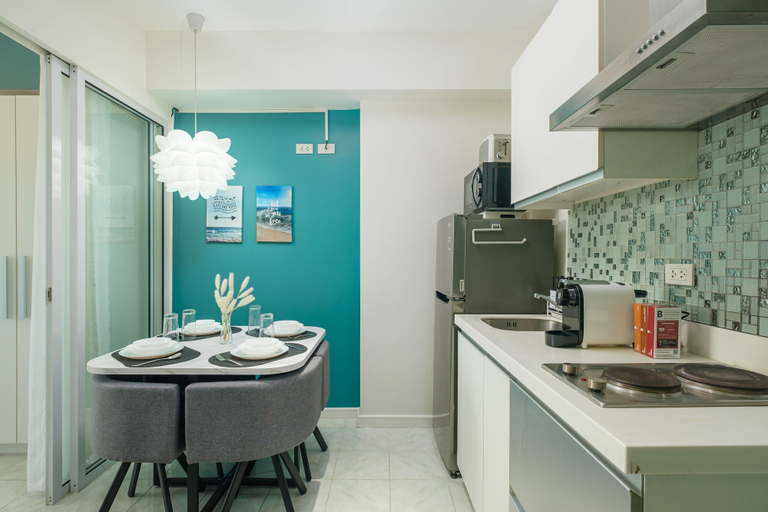 Others 5, O&O Group- 1BR Azure Resort Pool Beach Netflix, Taguig