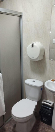 Bathroom 5, Hotel Rocios, Soledad