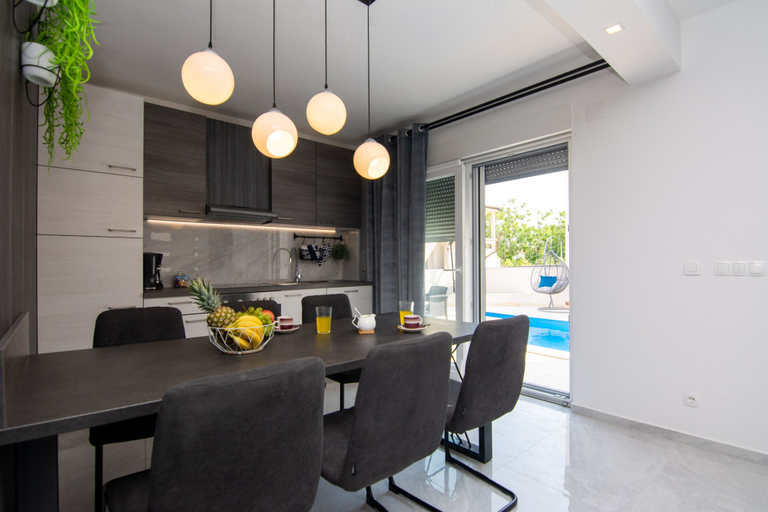 Others 5, Apartment Cosic, Vir