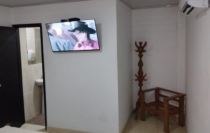 Others, Hotel Rocios, Soledad