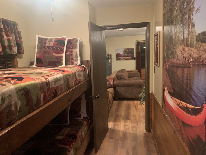 Bedroom 2, Woodwose Cabin - Adventures Now, Polk