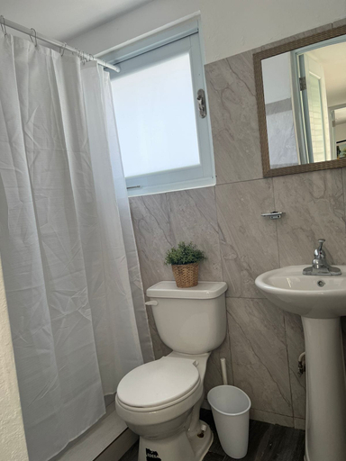 Bathroom 3, Janer House