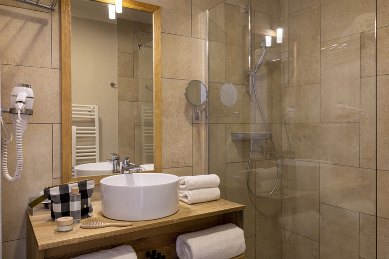 Bathroom 4, Domaine du Ferret Restaurant & Spa, Gironde