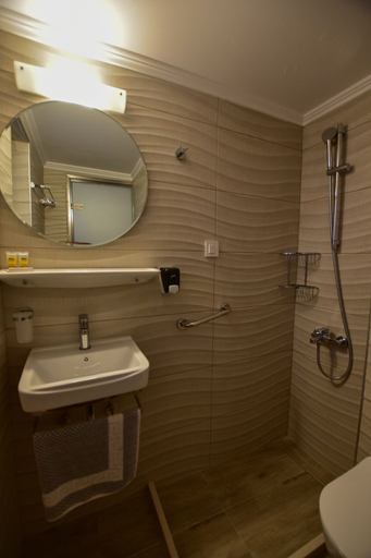 Bathroom 3, Hotel Aghas, Crete