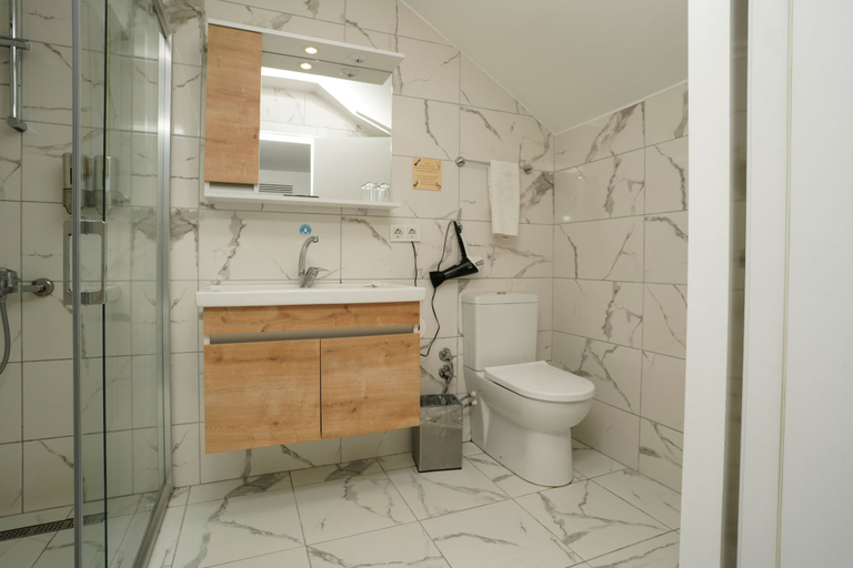 Bathroom 5, Faros Hotel Taksim, Beyoğlu
