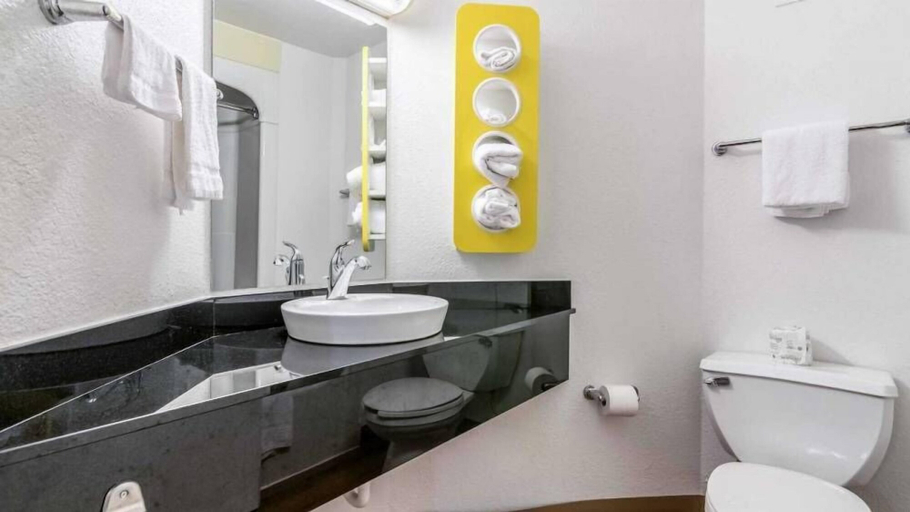 Bathroom 4, Motel 6 Myrtle Beach, SC, Horry