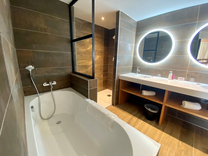 Bathroom 5, Golf Hôtel, Hérault