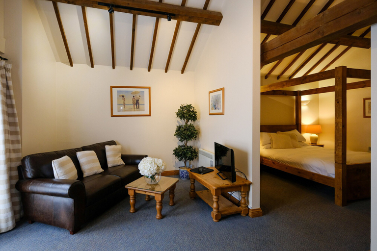 Others 5, Church Farm Lodge, Northamptonshire