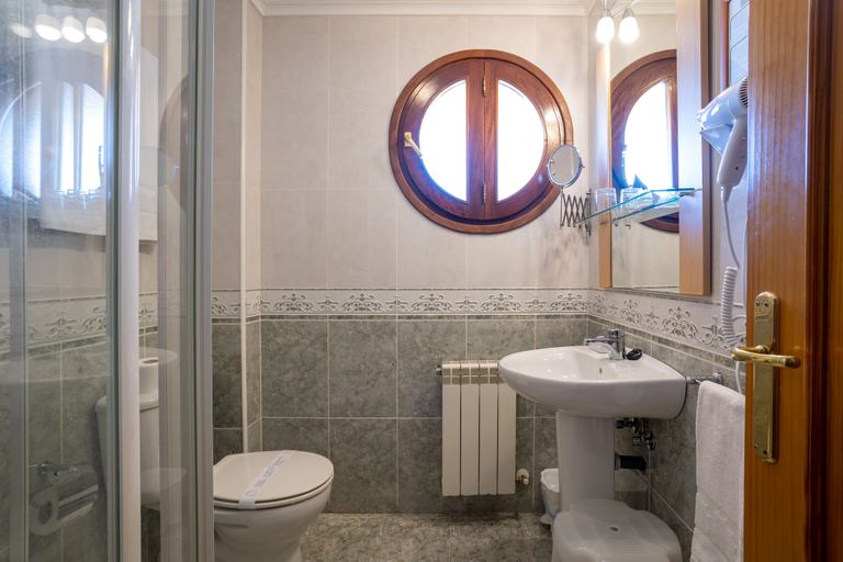 Bathroom 3, Posada El Trasmerano, Cantabria