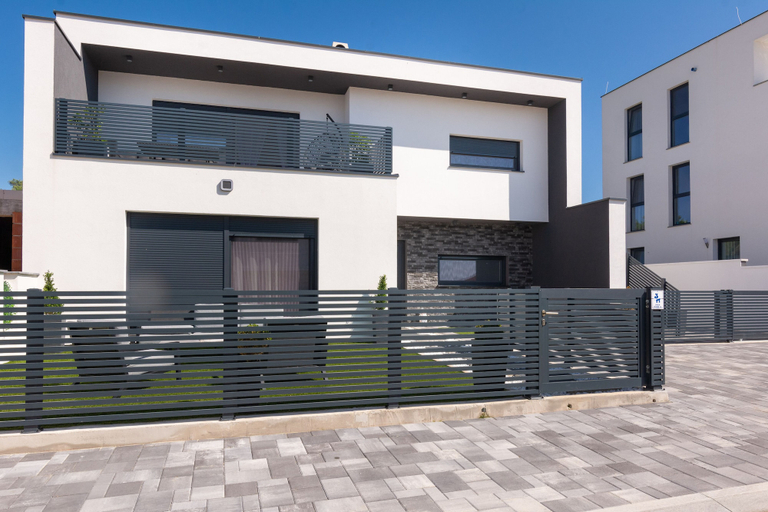 Exterior & Views