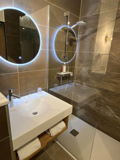 Bathroom 5, Golf Hôtel, Hérault