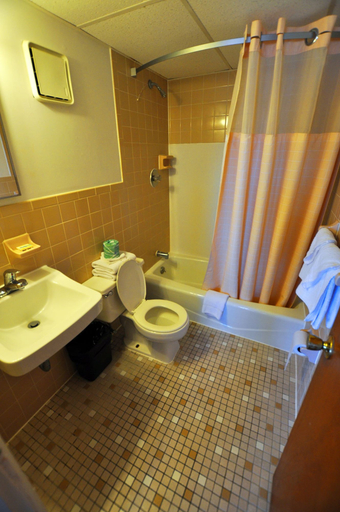 Bathroom 4, Nantucket Inn & Suites, Cape May