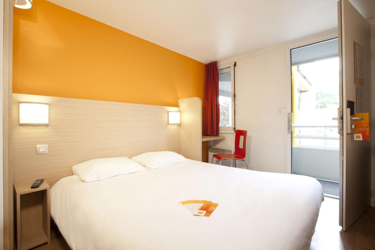 Bedroom 3, Premiere Classe Auxerre, Yonne