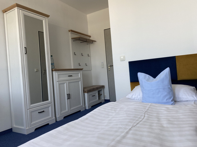 Bedroom 3, Hotel Am Kai 334, Rostock