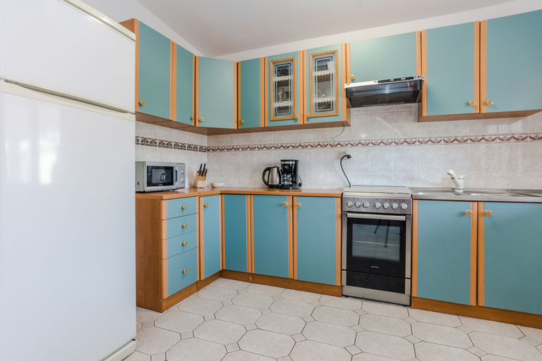 Others 4, Apartment Hrg, Vir