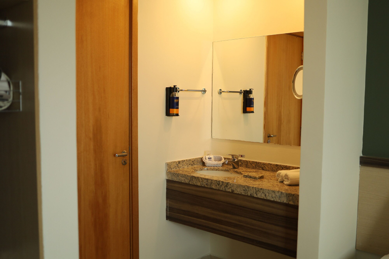 Bathroom 4, Comfort Hotel Campos Dos Goytacazes, Campos