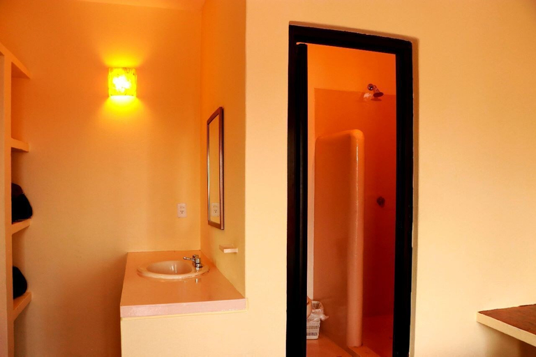 Bathroom 4, Rivera del Mar, Dist. Pochutla