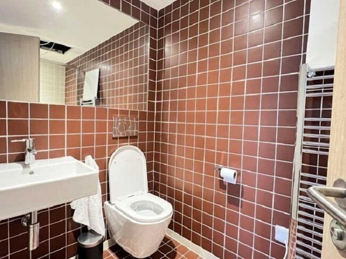 Bathroom 3, Merrion Square Studios, Dublin