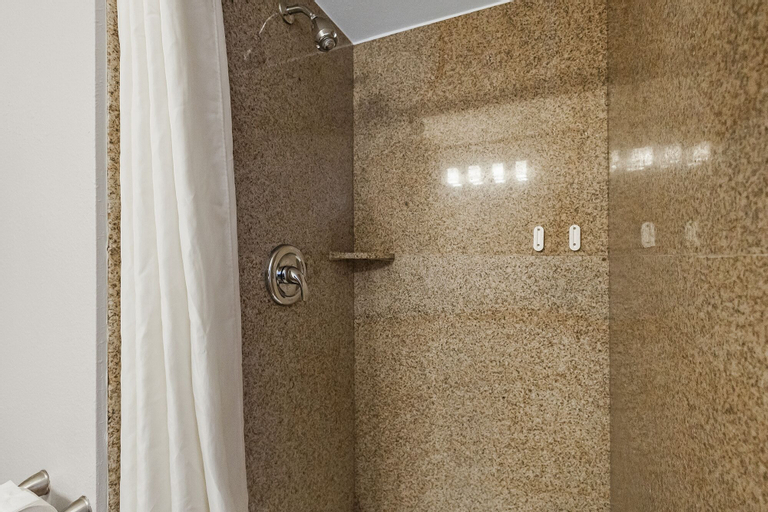 Bathroom 18