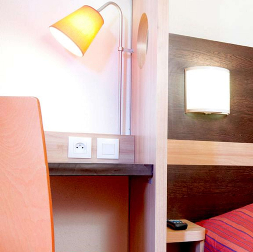 Bedroom 3, Premiere Classe Bourges (6 kms du centre-ville), Cher