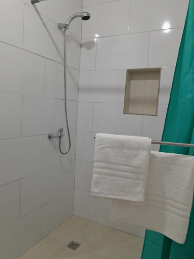 Bathroom 3, Limestone Sun Suites