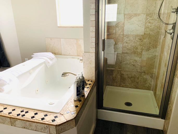 Bathroom 3, Boardwalk Cottages, Pacific