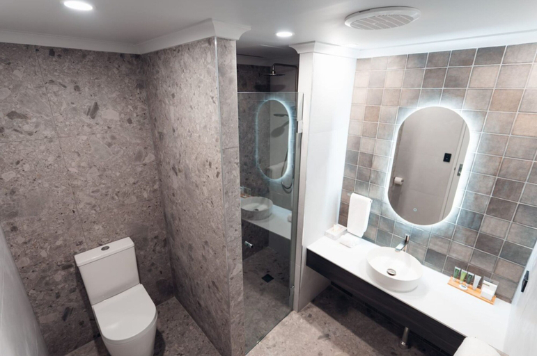 Bathroom 4, Discovery Resorts - Kings Canyon, Petermann-Simpson