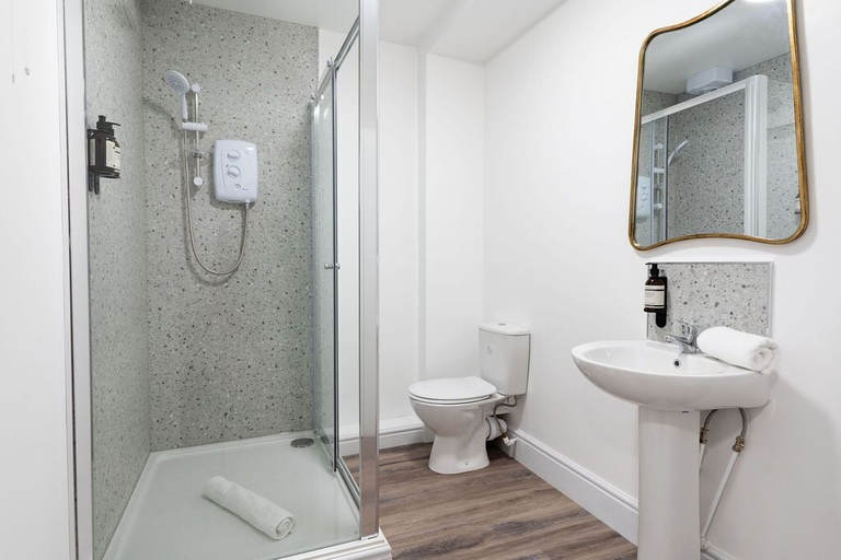 Bathroom 4, YourApartment - Wellington Place, South Gloucestershire