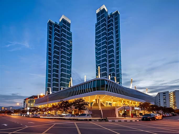 Exterior & Views