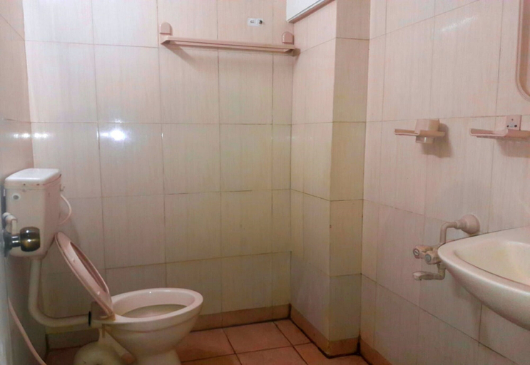 Bathroom 3, Hotel Sapthagiri Nest, Coimbatore