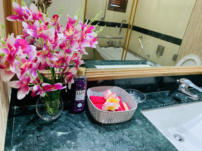 Bathroom, Seaside one Bedroom Apartment, South Goa
