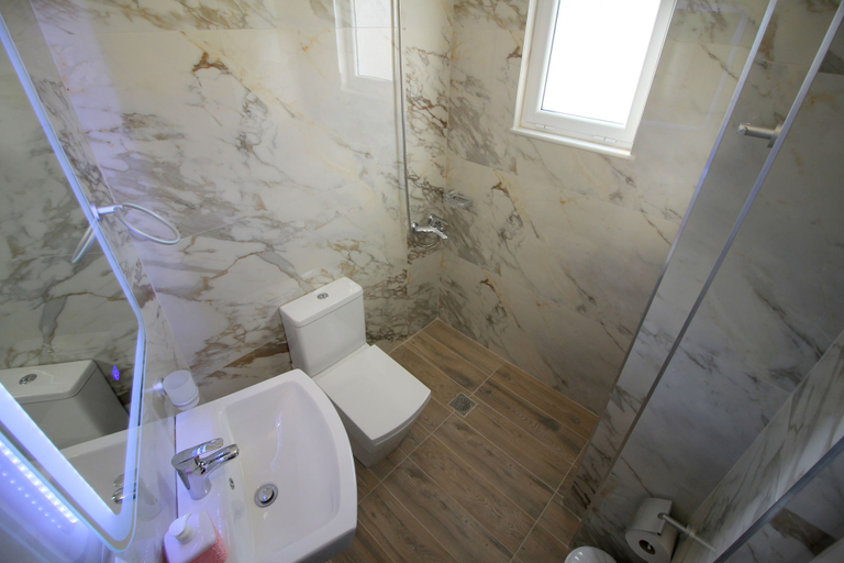 Bathroom 3, Hotel Four Islands, Sarandës