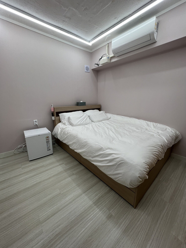 Bedroom 4, Winwin Guesthouse, Jung