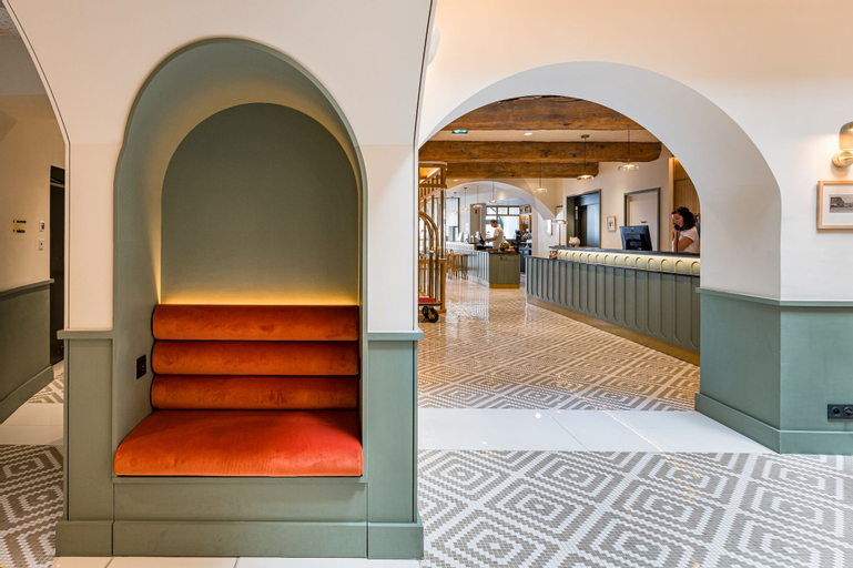 Public Area, Le Phenix Hotel, Rhône