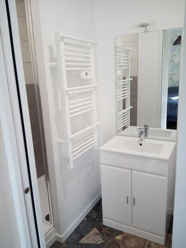 Bathroom 5, R & C - Room and Calm, Vendée