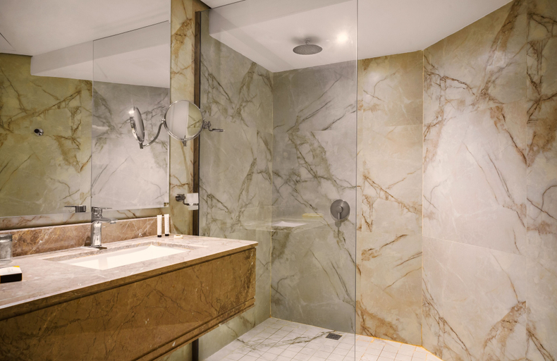 Bathroom 5, Suknai Royal Hotel
