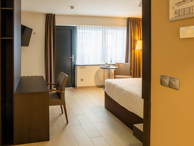 Bedroom 2, Tower Hotel, Oost-Vlaanderen