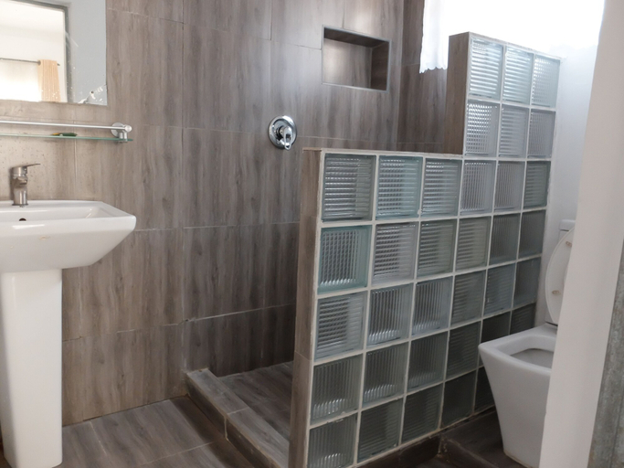 Bathroom 2, Bjorne Suites, AbujaMun