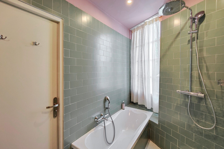 Bathroom 5, Hotel Aparthotel AMMI Vieux Nice, Alpes-Maritimes