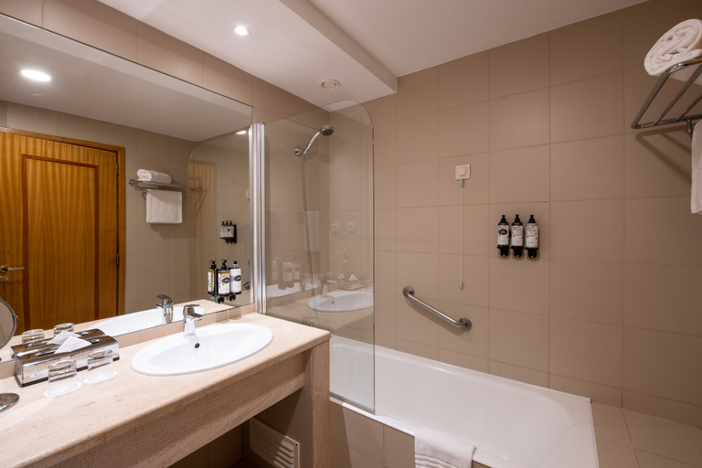 Bathroom 5, Hotel Mundial, Lisbon