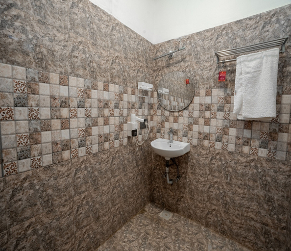 Bathroom 3, GD Club and Resort, Cuddalore