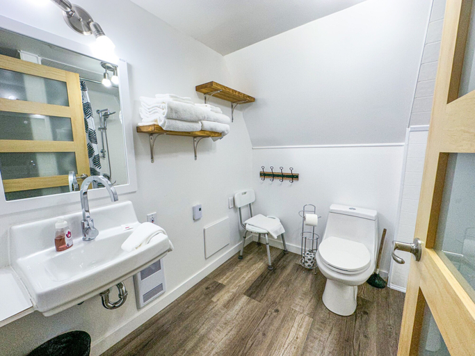 Bathroom 4, Centre plein air Otis Nature, Lac-Saint-Jean-Est