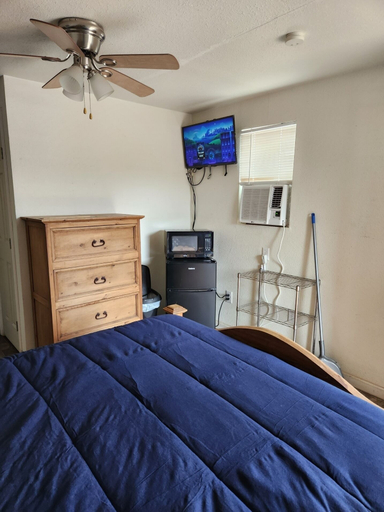 Bedroom 3, Summer Creek Cabins, Howard