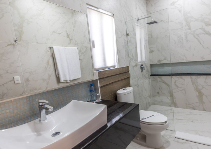 Bathroom 13